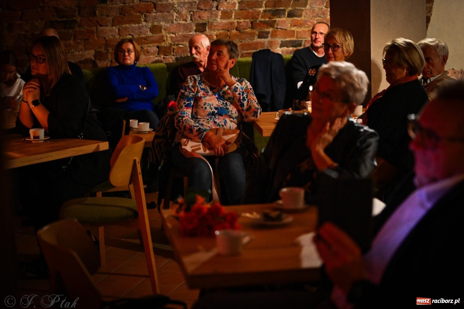 Zdjęcie w galerii na portalu naszraciborz.pl: EMI unplugged. Magiczny pierwszy koncert w zamkowej piwnicy [FOTO i WIDEO] wiadomości z regionu