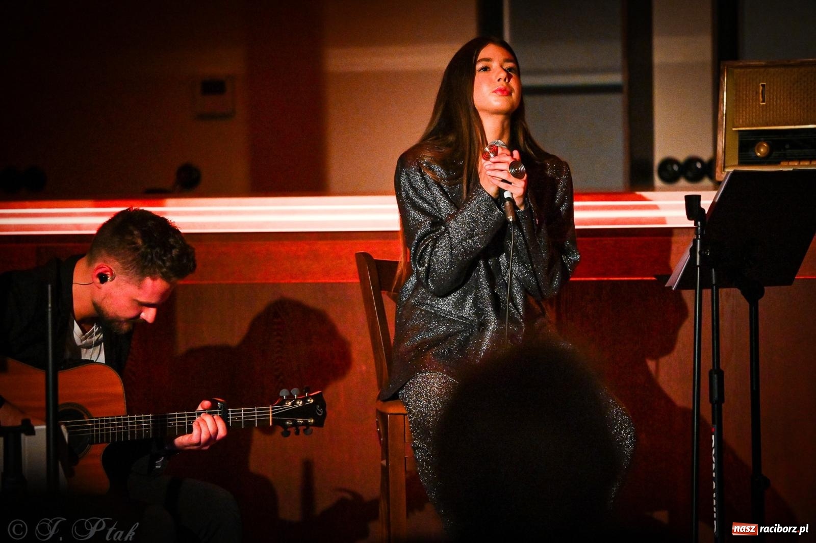 Zdjęcie w galerii na portalu naszraciborz.pl: EMI unplugged. Magiczny pierwszy koncert w zamkowej piwnicy [FOTO i WIDEO] wiadomości z regionu