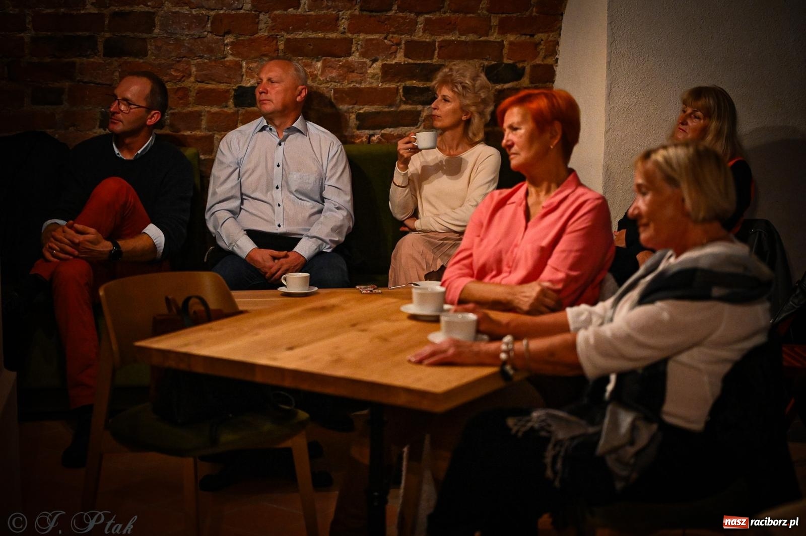 Zdjęcie w galerii na portalu naszraciborz.pl: EMI unplugged. Magiczny pierwszy koncert w zamkowej piwnicy [FOTO i WIDEO] wiadomości z regionu