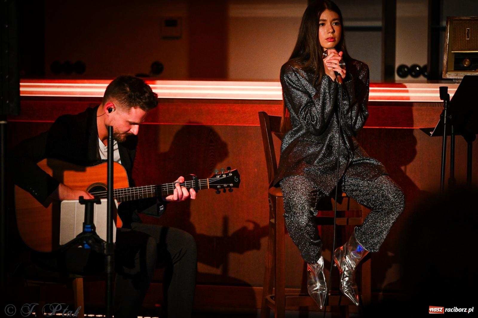 Zdjęcie w galerii na portalu naszraciborz.pl: EMI unplugged. Magiczny pierwszy koncert w zamkowej piwnicy [FOTO i WIDEO] wiadomości z regionu