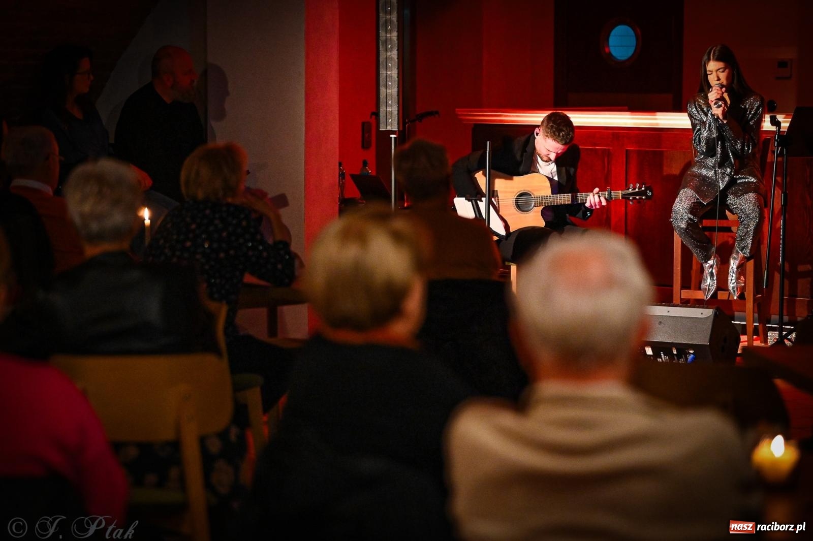 Zdjęcie w galerii na portalu naszraciborz.pl: EMI unplugged. Magiczny pierwszy koncert w zamkowej piwnicy [FOTO i WIDEO] wiadomości z regionu