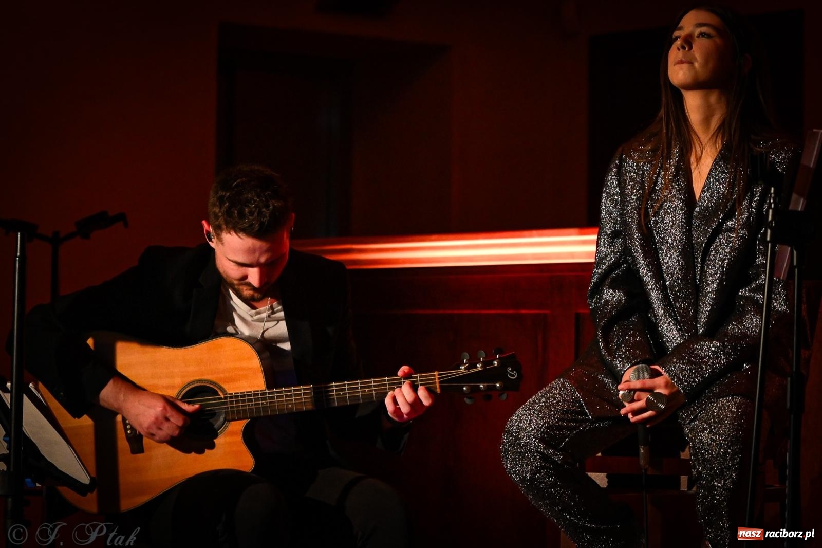 Zdjęcie w galerii na portalu naszraciborz.pl: EMI unplugged. Magiczny pierwszy koncert w zamkowej piwnicy [FOTO i WIDEO] wiadomości z regionu