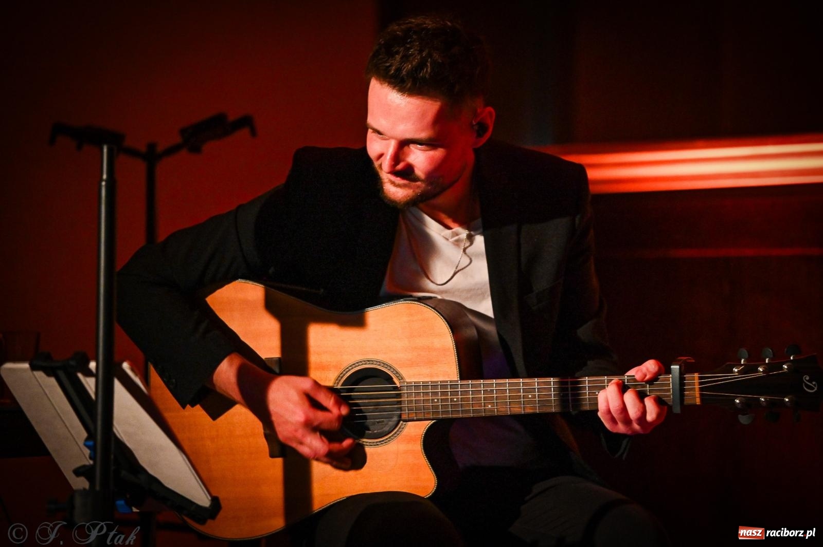 Zdjęcie w galerii na portalu naszraciborz.pl: EMI unplugged. Magiczny pierwszy koncert w zamkowej piwnicy [FOTO i WIDEO] wiadomości z regionu