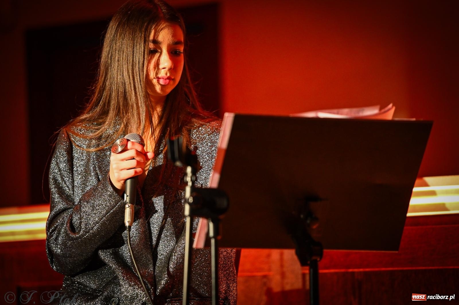 Zdjęcie w galerii na portalu naszraciborz.pl: EMI unplugged. Magiczny pierwszy koncert w zamkowej piwnicy [FOTO i WIDEO] wiadomości z regionu