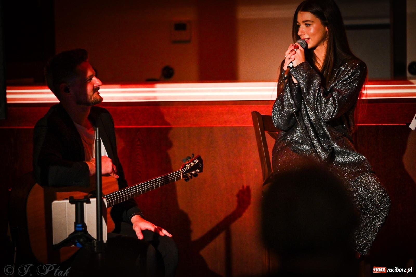 Zdjęcie w galerii na portalu naszraciborz.pl: EMI unplugged. Magiczny pierwszy koncert w zamkowej piwnicy [FOTO i WIDEO] wiadomości z regionu