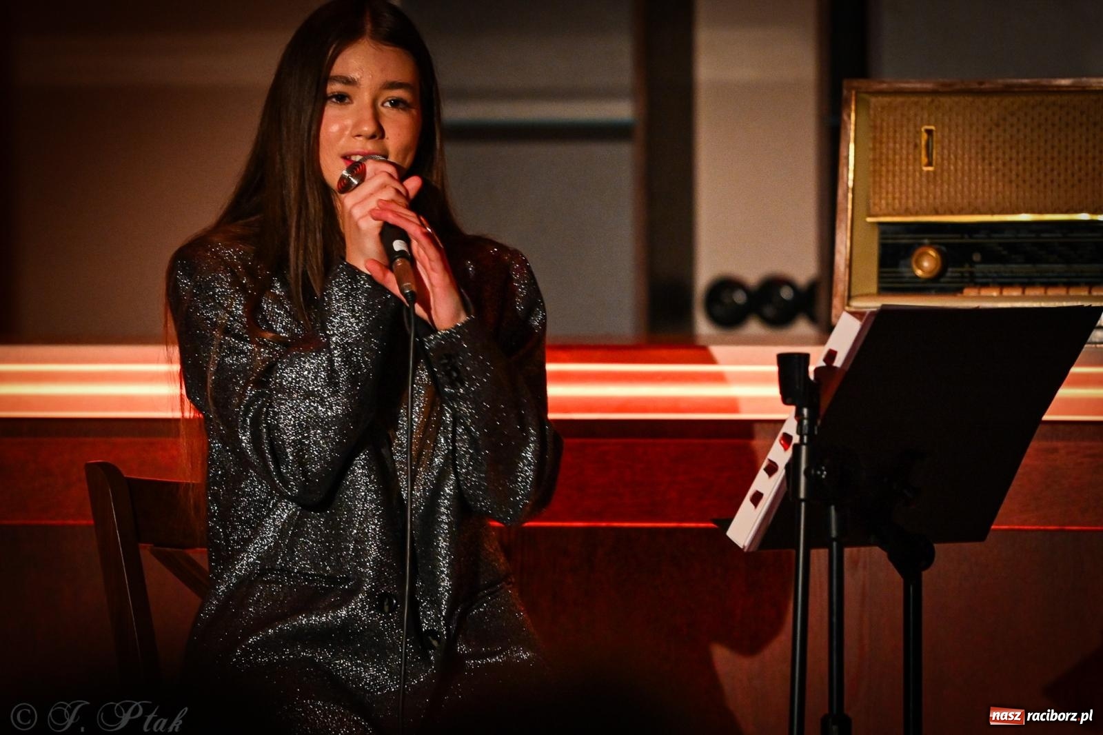 Zdjęcie w galerii na portalu naszraciborz.pl: EMI unplugged. Magiczny pierwszy koncert w zamkowej piwnicy [FOTO i WIDEO] wiadomości z regionu