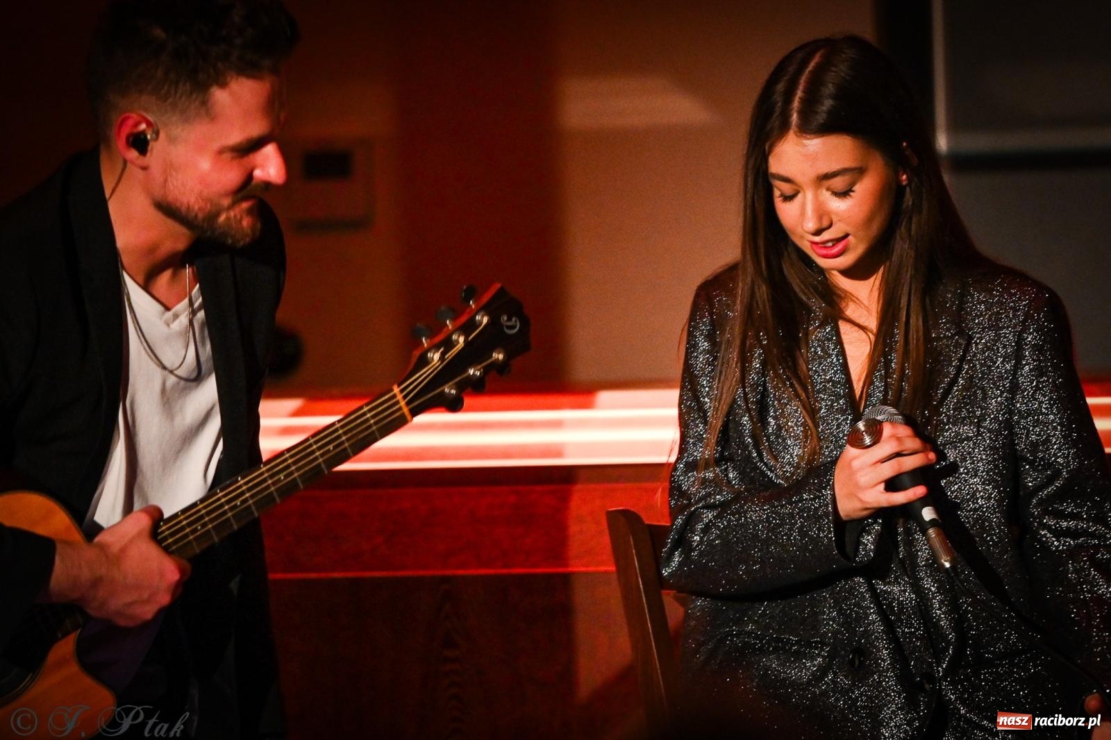 Zdjęcie w galerii na portalu naszraciborz.pl: EMI unplugged. Magiczny pierwszy koncert w zamkowej piwnicy [FOTO i WIDEO] wiadomości z regionu