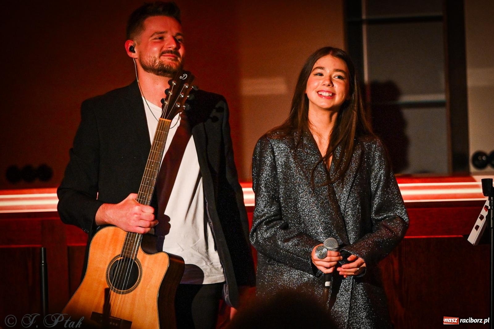 Zdjęcie w galerii na portalu naszraciborz.pl: EMI unplugged. Magiczny pierwszy koncert w zamkowej piwnicy [FOTO i WIDEO] wiadomości z regionu