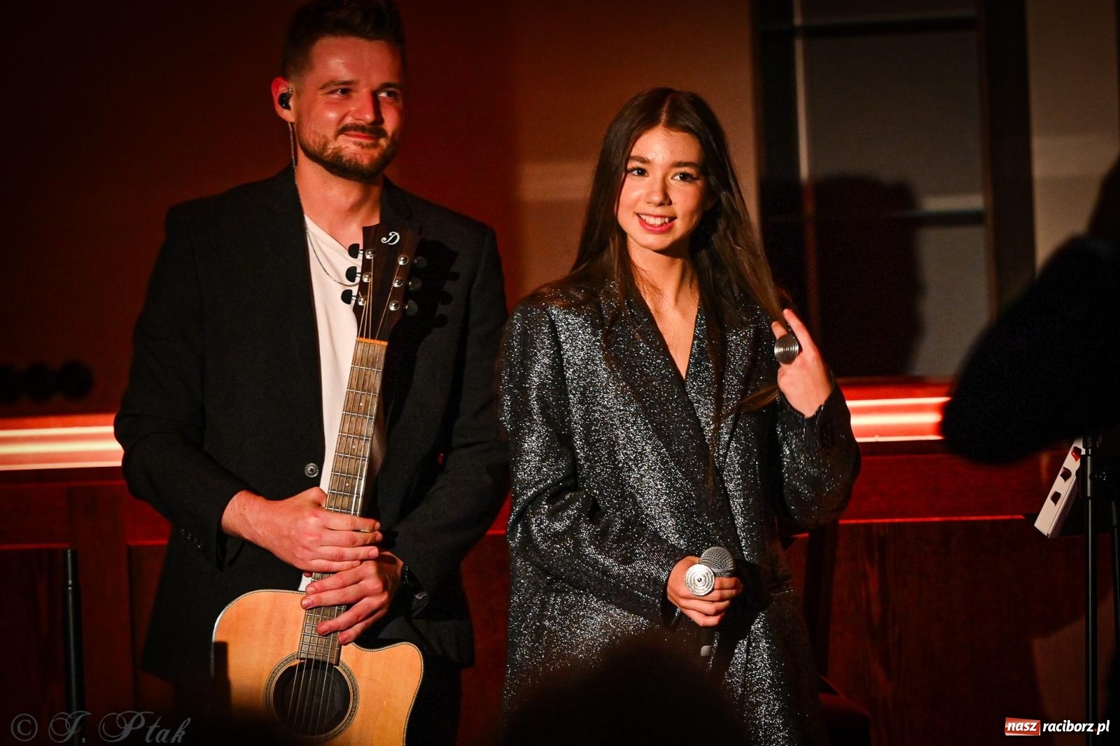 Zdjęcie w galerii na portalu naszraciborz.pl: EMI unplugged. Magiczny pierwszy koncert w zamkowej piwnicy [FOTO i WIDEO] wiadomości z regionu