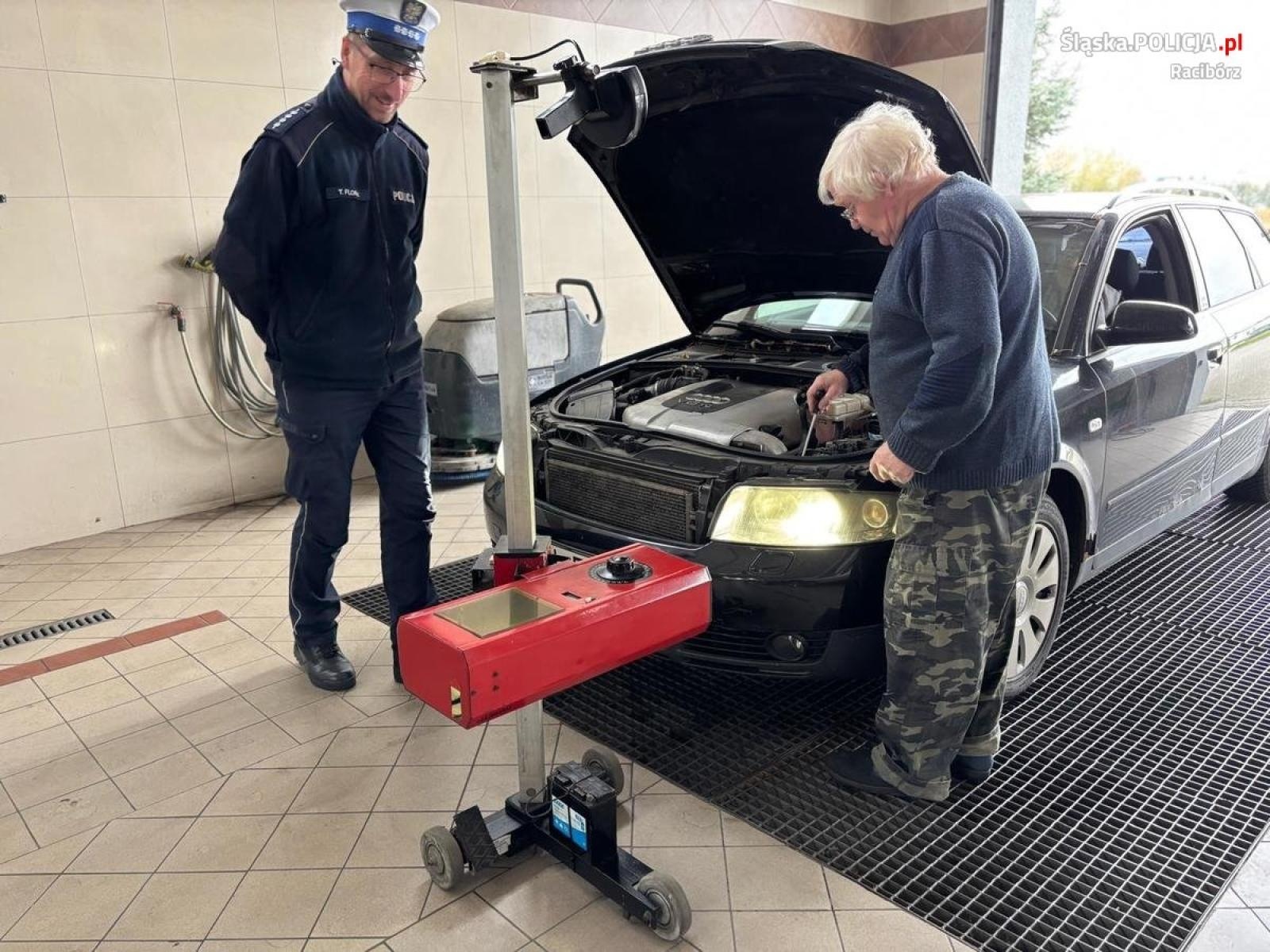 Zdjęcie w galerii na portalu naszraciborz.pl: Raciborska drogówka i diagności kontrolowali ustawienie świateł w samochodach wiadomości z regionu