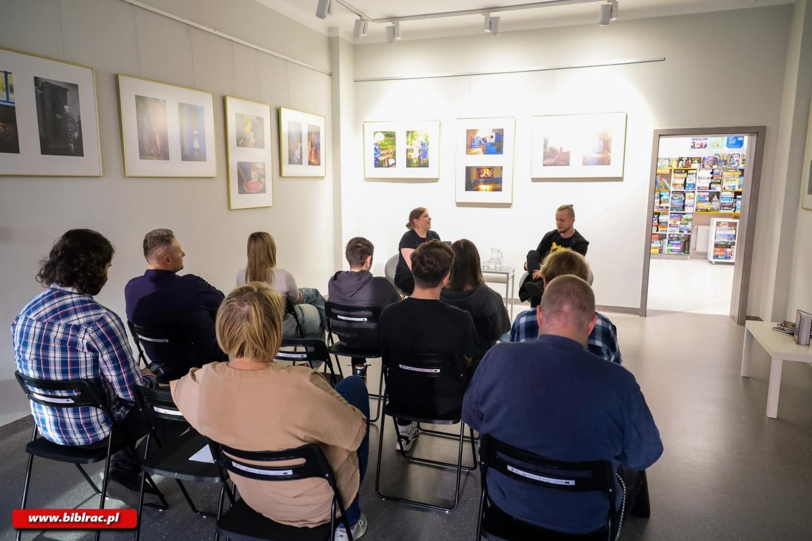 Zdjęcie w galerii na portalu naszraciborz.pl: Koń Movie. Kończewski w raciborskiej bibliotece wiadomości z regionu