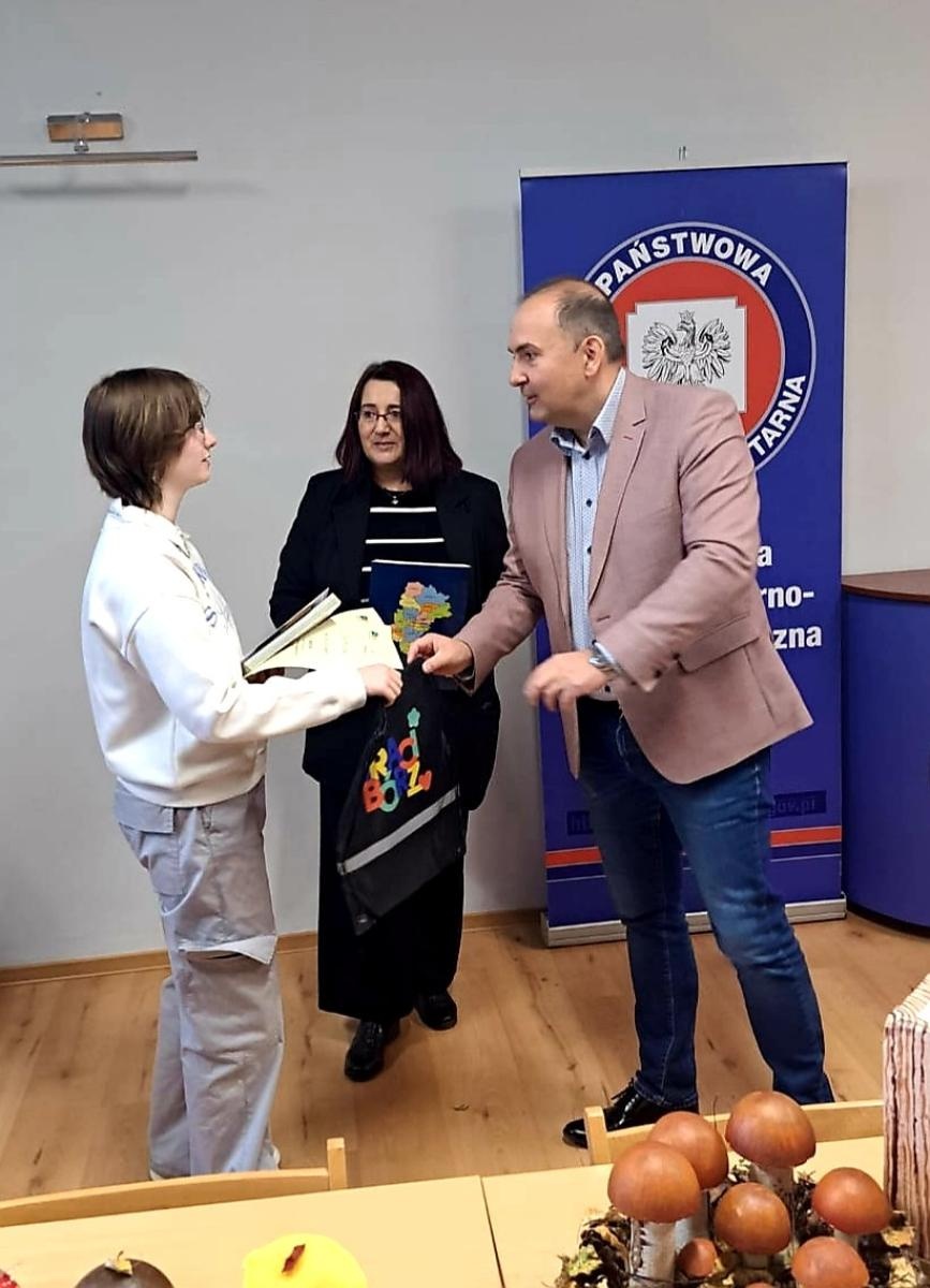 Zdjęcie w galerii na portalu naszraciborz.pl: Bezpieczne Grzybobranie 2024: nagrody za najlepsze modele grzybów wręczone wiadomości z regionu