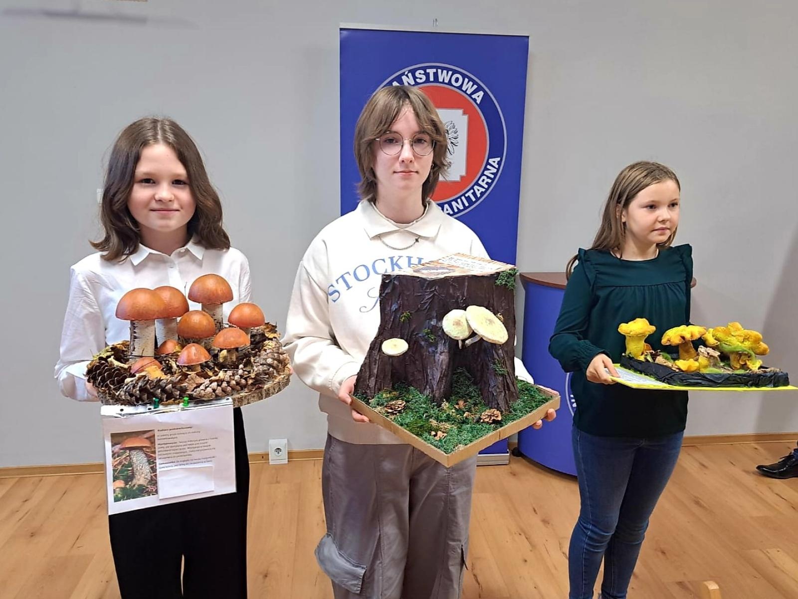 Zdjęcie w galerii na portalu naszraciborz.pl: Bezpieczne Grzybobranie 2024: nagrody za najlepsze modele grzybów wręczone wiadomości z regionu