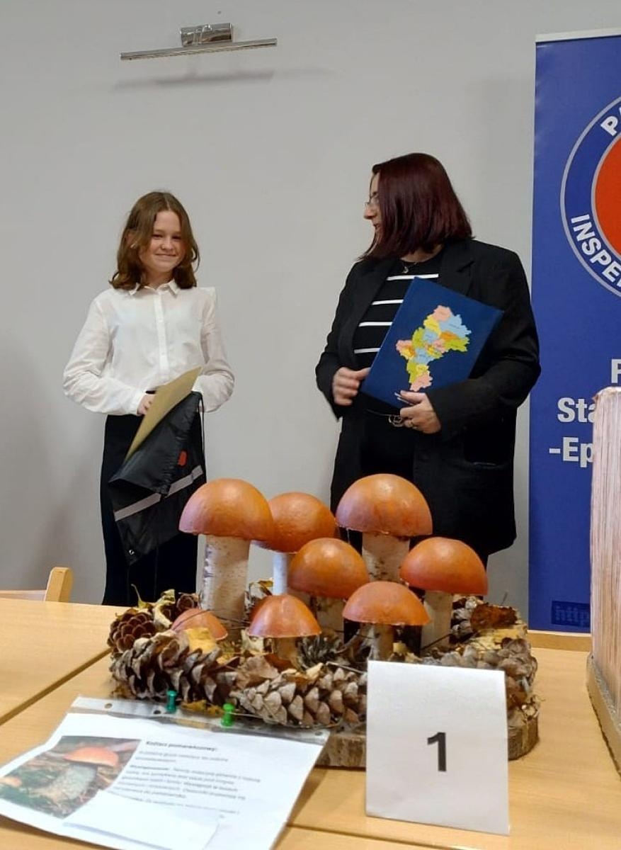 Zdjęcie w galerii na portalu naszraciborz.pl: Bezpieczne Grzybobranie 2024: nagrody za najlepsze modele grzybów wręczone wiadomości z regionu