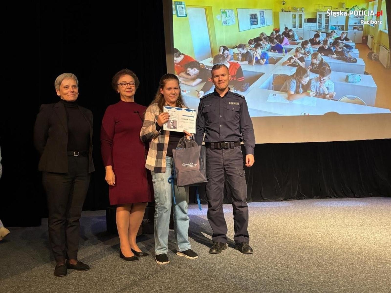 Zdjęcie w galerii na portalu naszraciborz.pl: Policjanci wzięli udział w podsumowaniu konkursu Śladami Adama Kocura  wiadomości z regionu