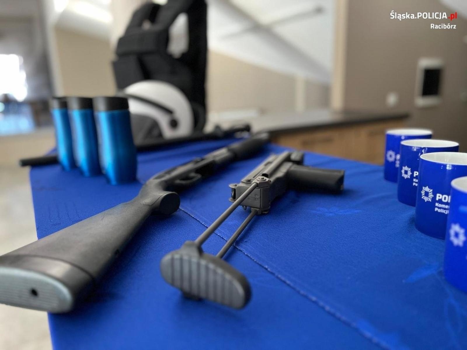 Zdjęcie w galerii na portalu naszraciborz.pl: Policjanci wzięli udział w podsumowaniu konkursu Śladami Adama Kocura  wiadomości z regionu