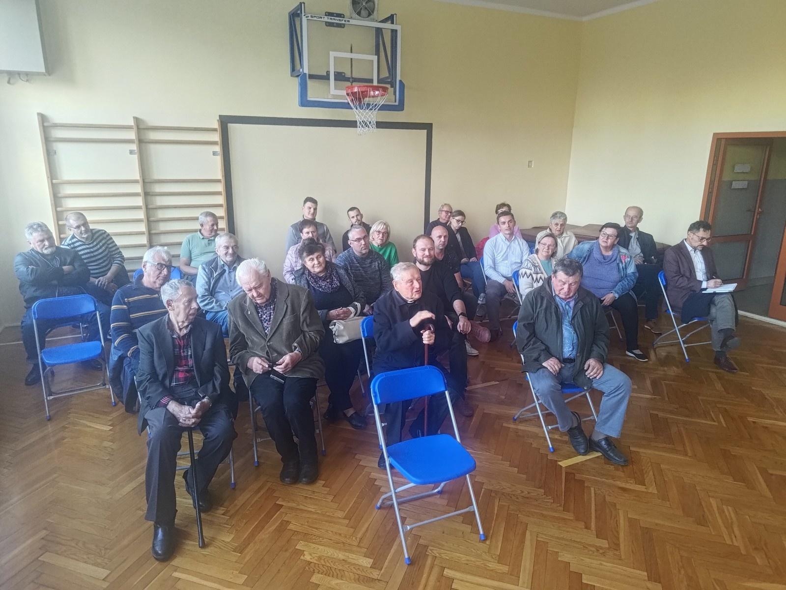 Zdjęcie w galerii na portalu naszraciborz.pl: Pytania o przedszkole i halę sportową. Spotkanie z mieszkańcami Studziennej wiadomości z regionu