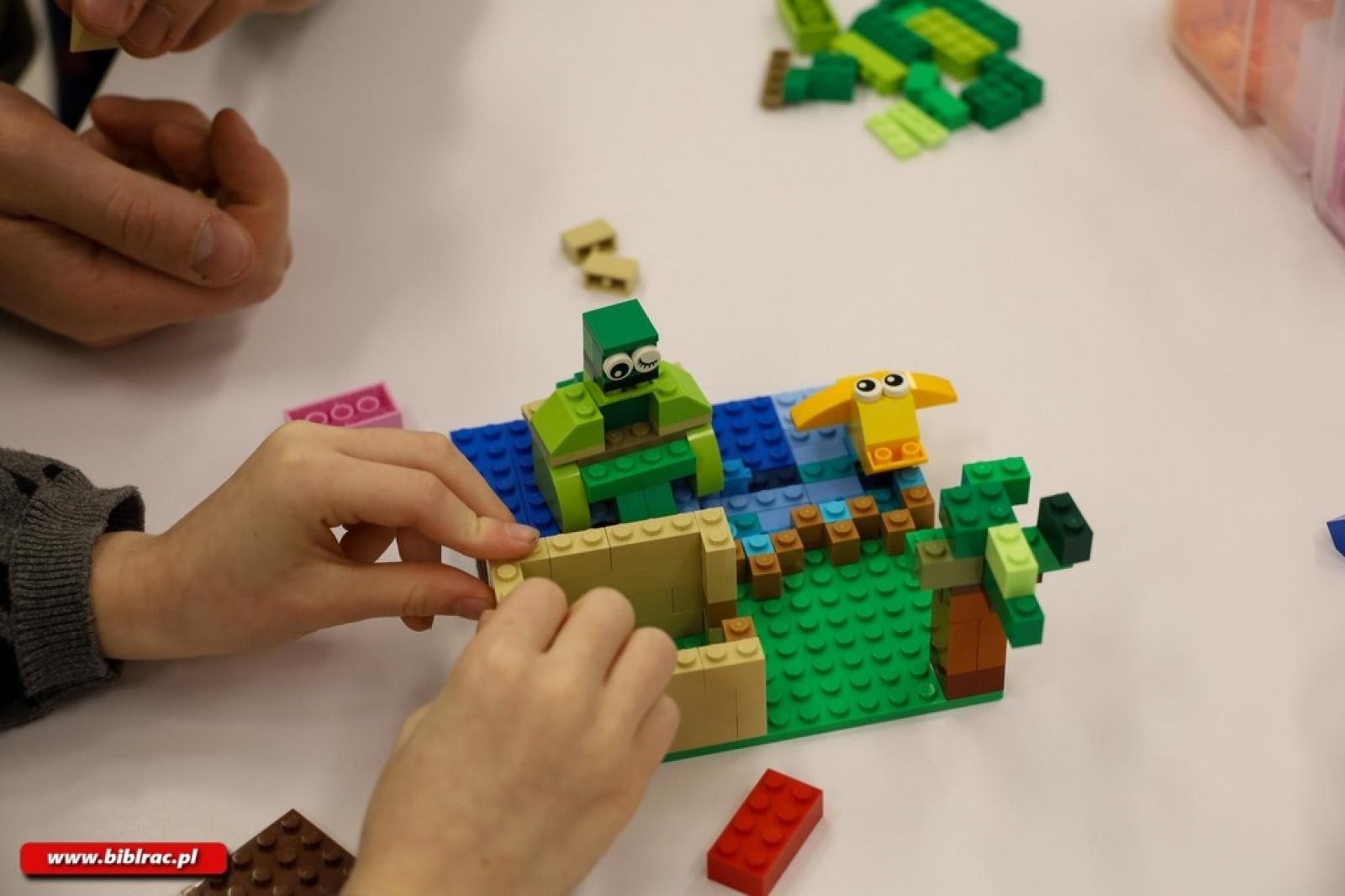 Zdjęcie w galerii na portalu naszraciborz.pl: Kreatywna zabawa z klockami LEGO w Klubie Ojca wiadomości z regionu