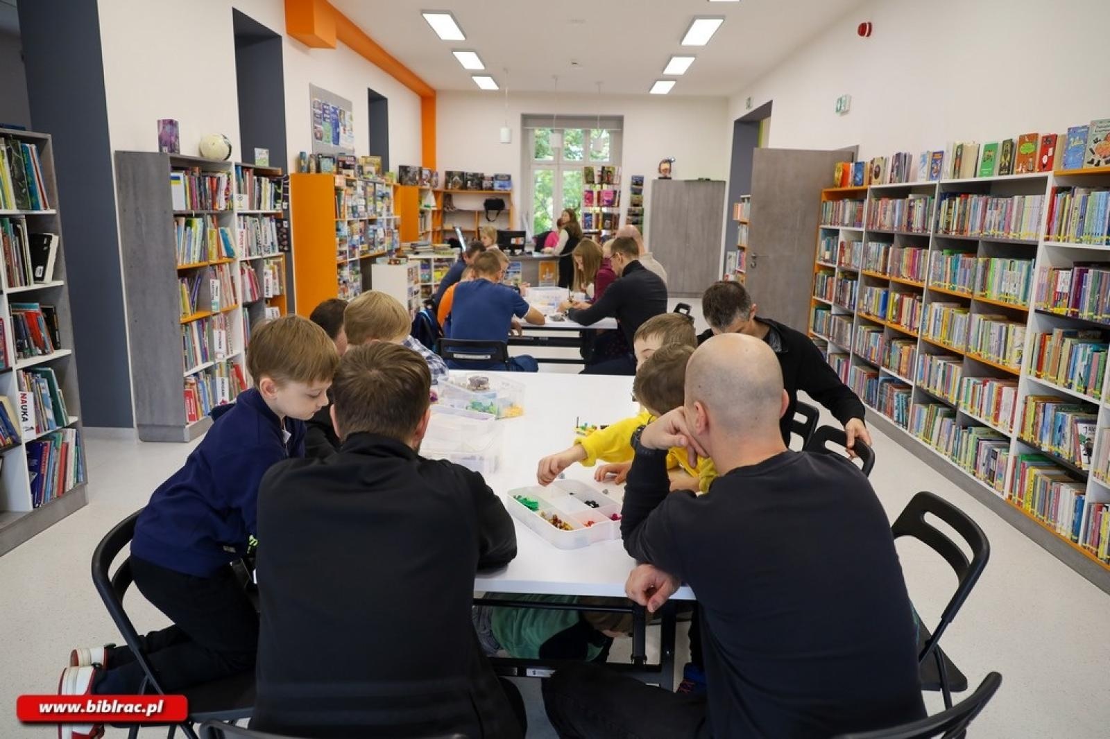 Zdjęcie w galerii na portalu naszraciborz.pl: Kreatywna zabawa z klockami LEGO w Klubie Ojca wiadomości z regionu