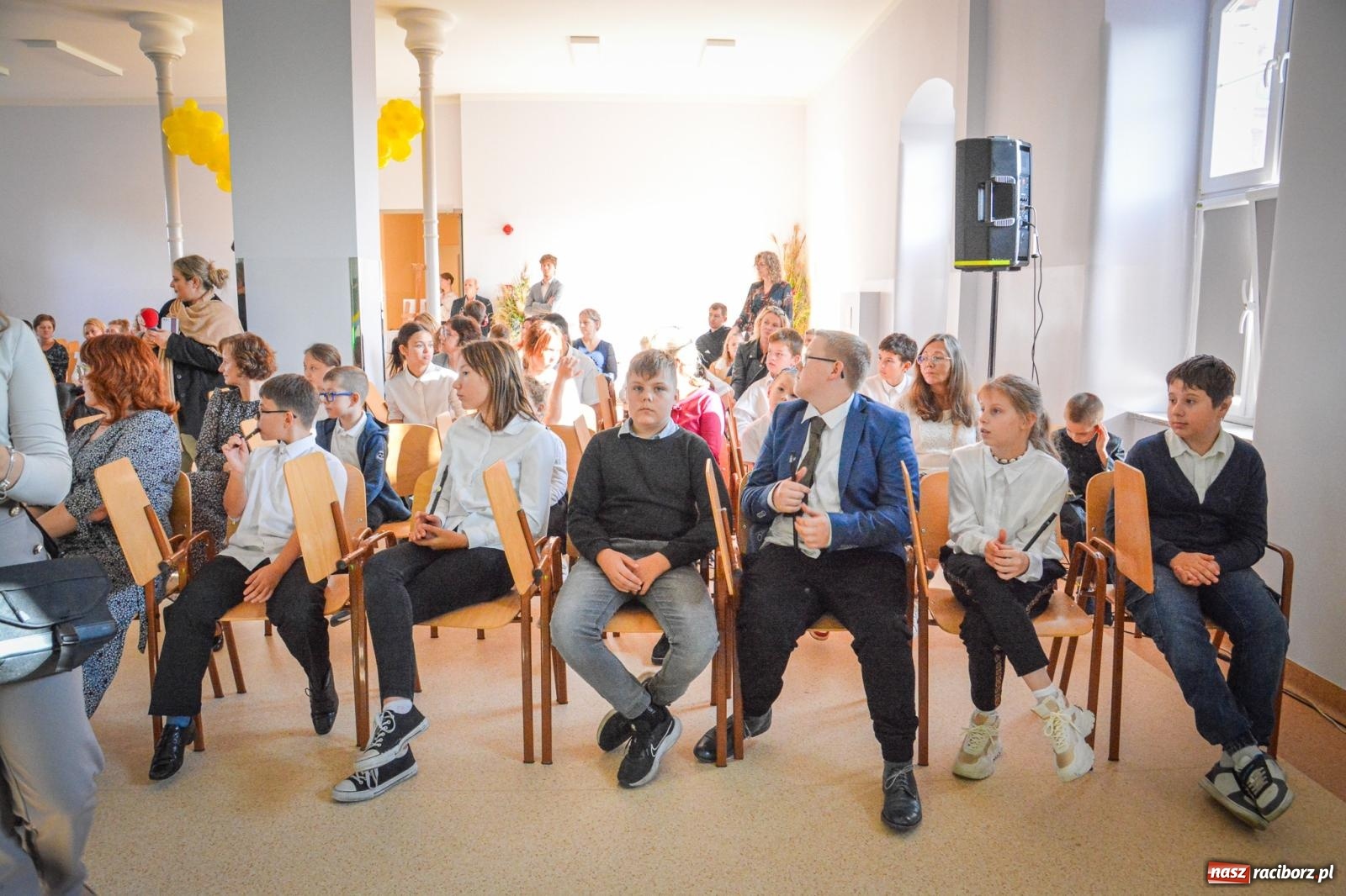 Zdjęcie w galerii na portalu naszraciborz.pl: Dzień Głuchych w Raciborzu – symboliczne otwarcie odnowionego ośrodka dla niesłyszących i słabosłyszących wiadomości z regionu