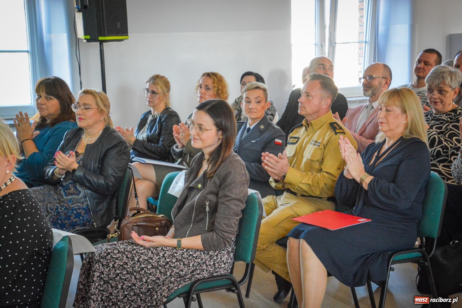 Zdjęcie w galerii na portalu naszraciborz.pl: Dzień Głuchych w Raciborzu – symboliczne otwarcie odnowionego ośrodka dla niesłyszących i słabosłyszących wiadomości z regionu