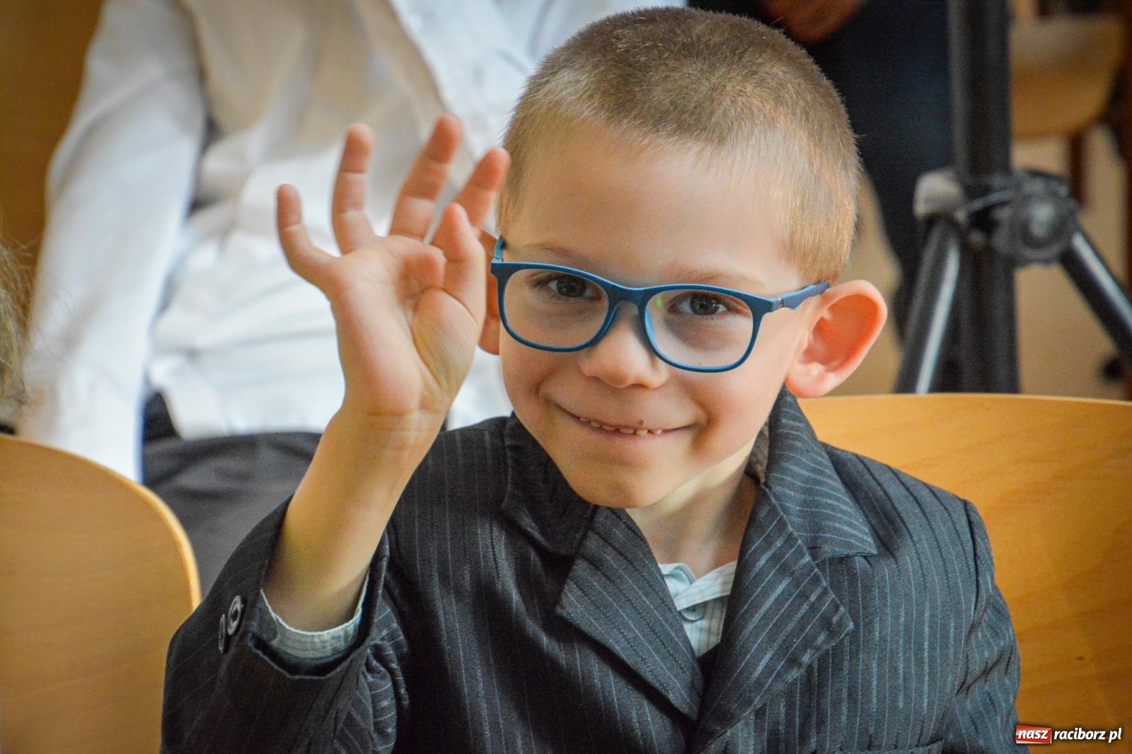 Zdjęcie w galerii na portalu naszraciborz.pl: Dzień Głuchych w Raciborzu – symboliczne otwarcie odnowionego ośrodka dla niesłyszących i słabosłyszących wiadomości z regionu