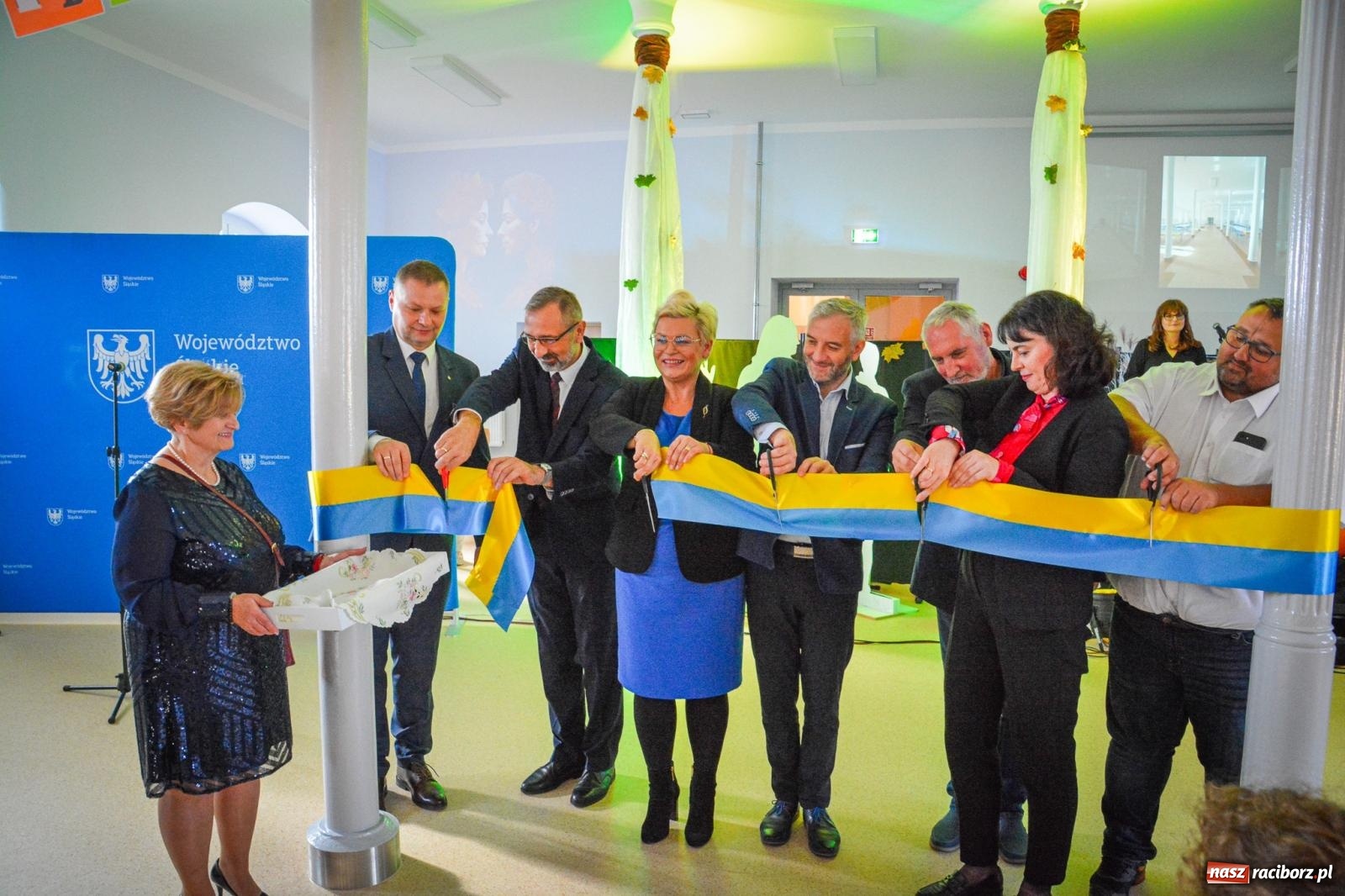 Zdjęcie w galerii na portalu naszraciborz.pl: Dzień Głuchych w Raciborzu – symboliczne otwarcie odnowionego ośrodka dla niesłyszących i słabosłyszących wiadomości z regionu