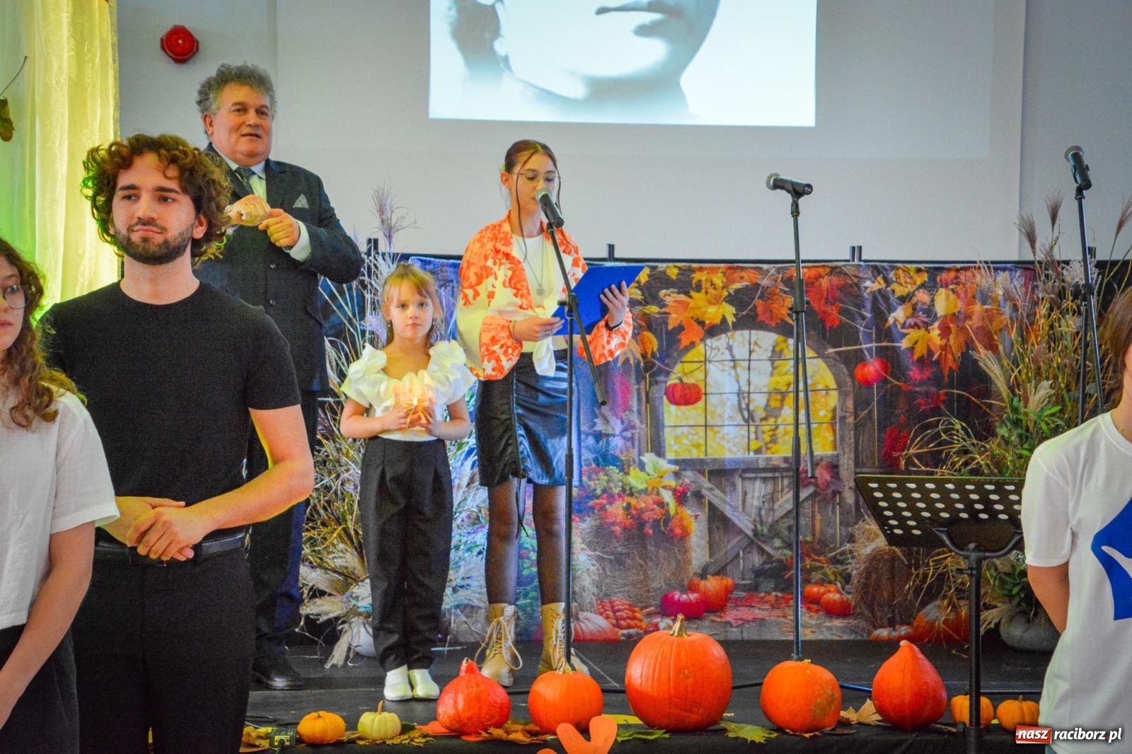 Zdjęcie w galerii na portalu naszraciborz.pl: Dzień Głuchych w Raciborzu – symboliczne otwarcie odnowionego ośrodka dla niesłyszących i słabosłyszących wiadomości z regionu