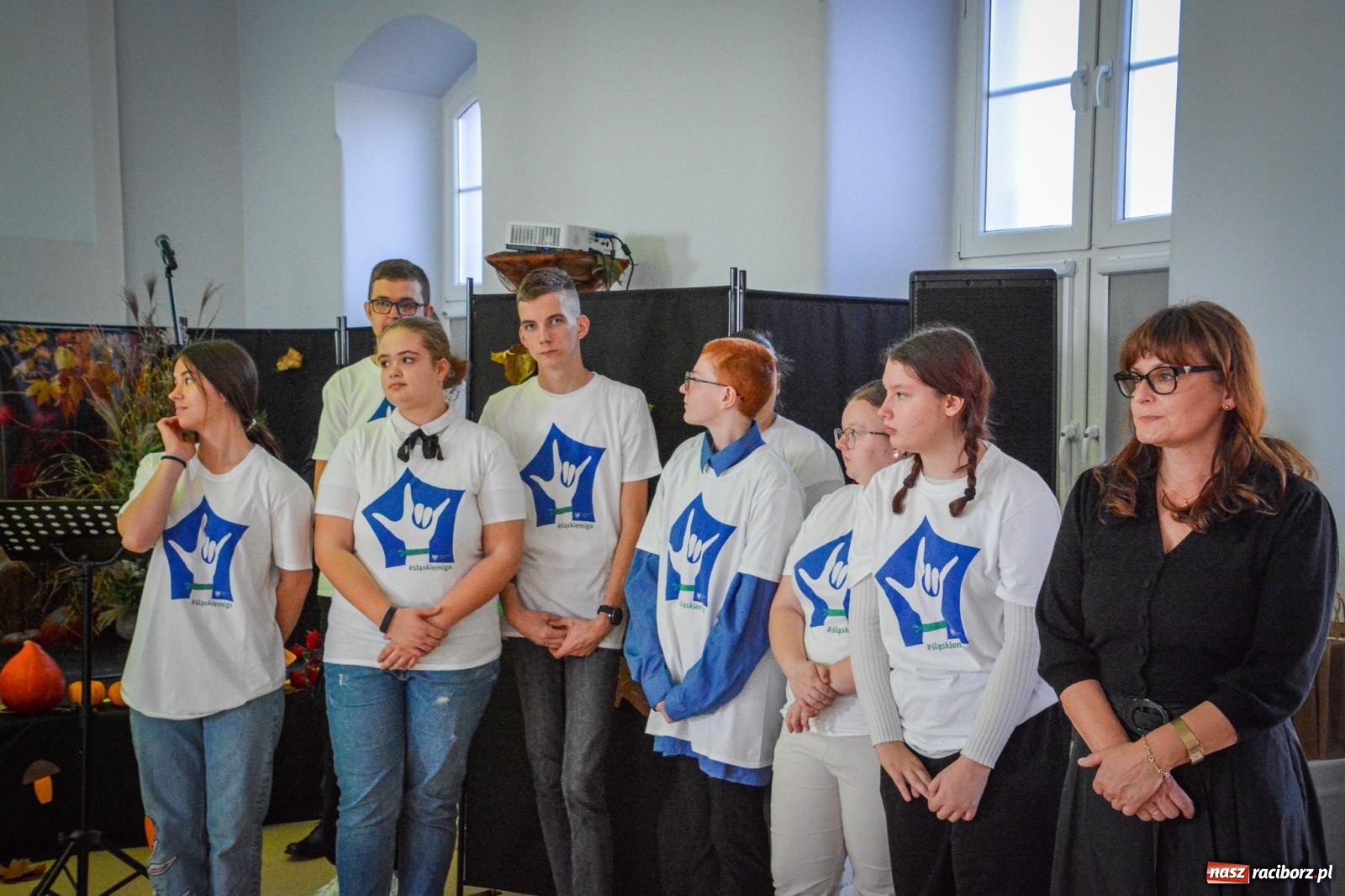 Zdjęcie w galerii na portalu naszraciborz.pl: Dzień Głuchych w Raciborzu – symboliczne otwarcie odnowionego ośrodka dla niesłyszących i słabosłyszących wiadomości z regionu