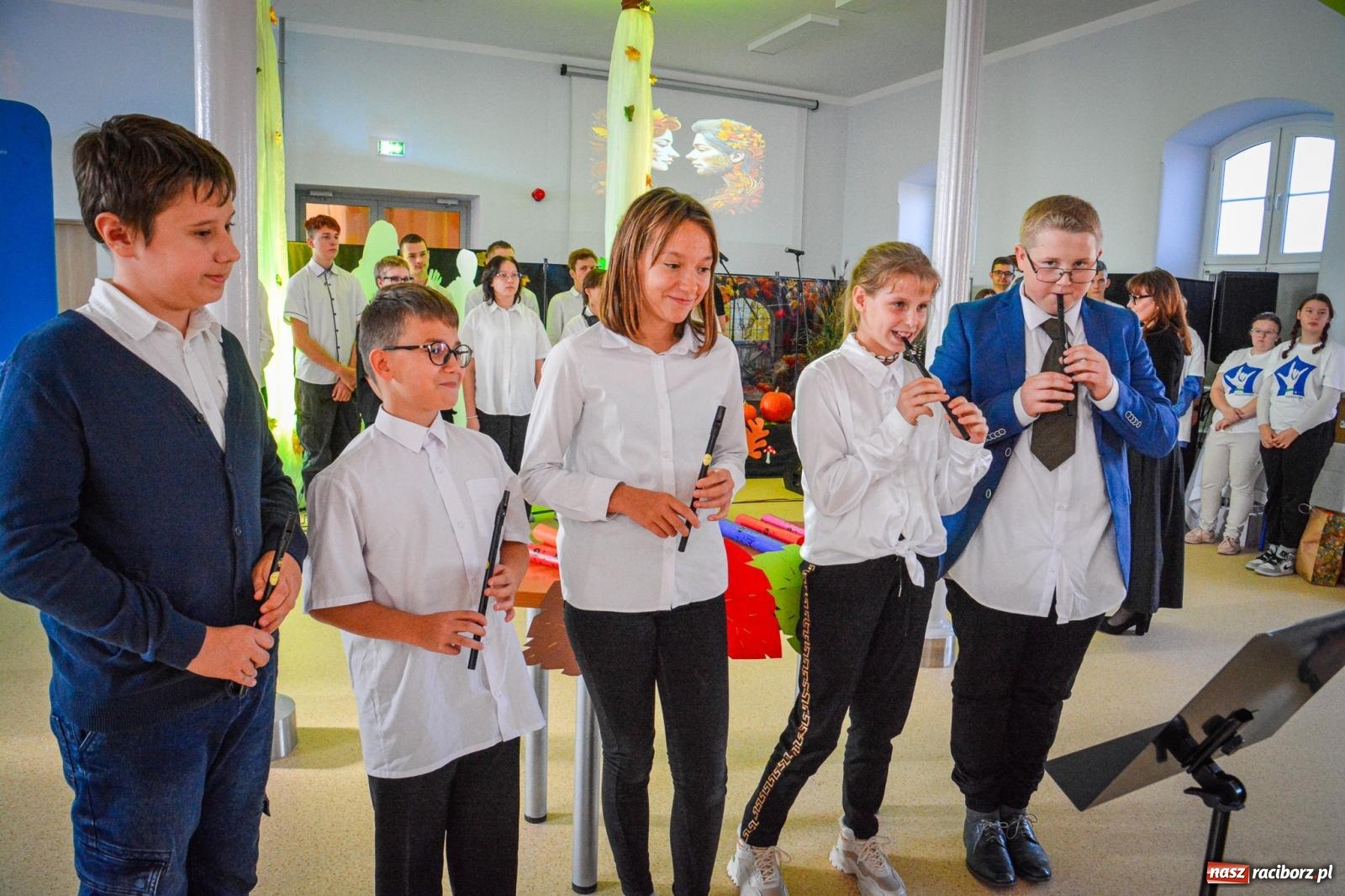 Zdjęcie w galerii na portalu naszraciborz.pl: Dzień Głuchych w Raciborzu – symboliczne otwarcie odnowionego ośrodka dla niesłyszących i słabosłyszących wiadomości z regionu