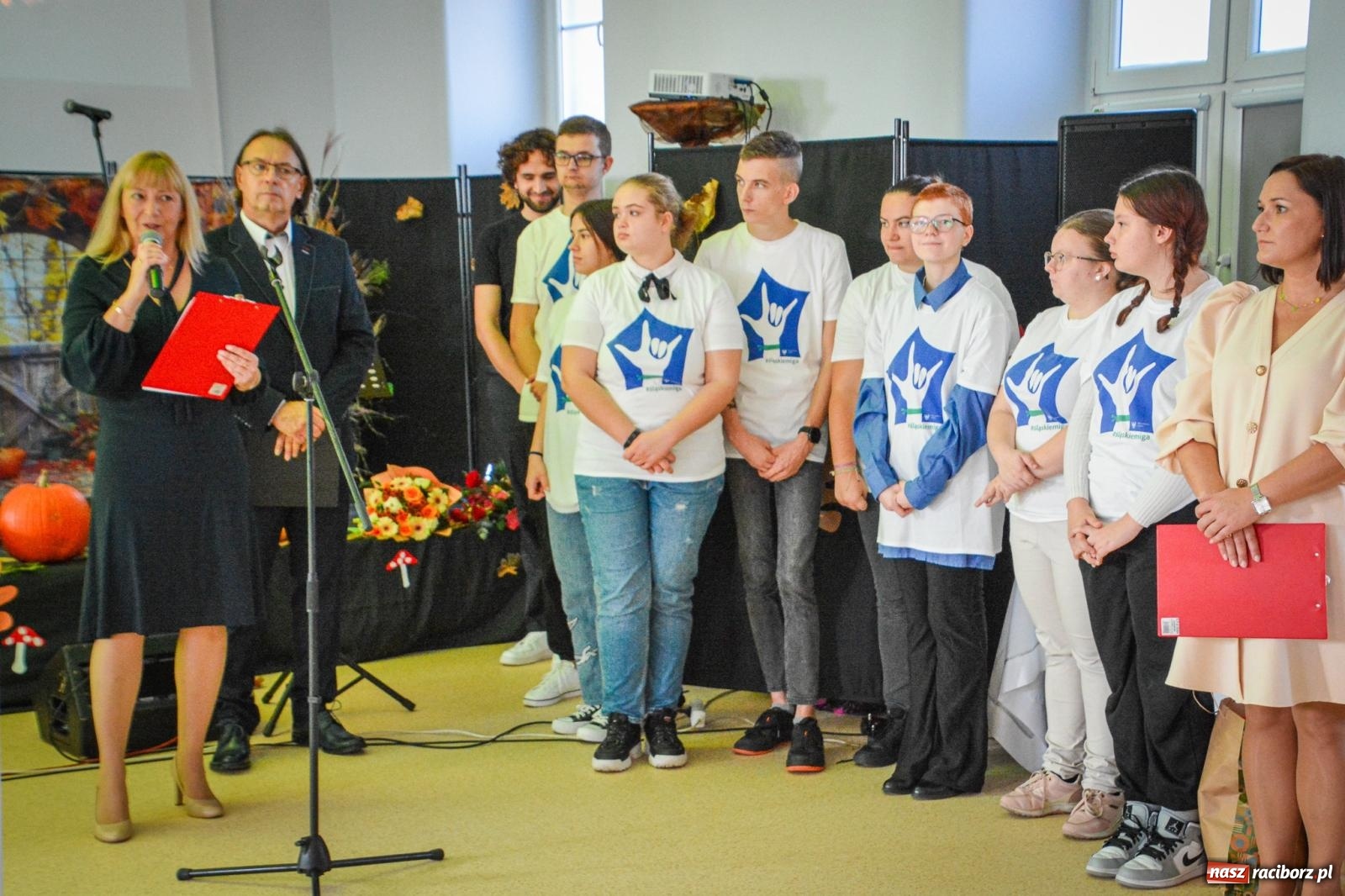 Zdjęcie w galerii na portalu naszraciborz.pl: Dzień Głuchych w Raciborzu – symboliczne otwarcie odnowionego ośrodka dla niesłyszących i słabosłyszących wiadomości z regionu