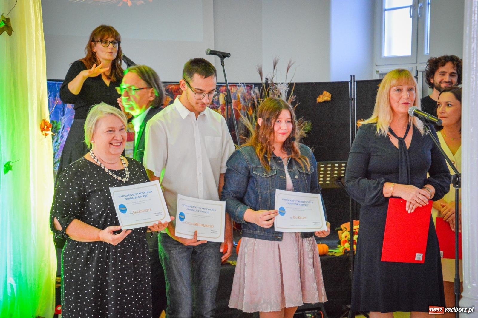 Zdjęcie w galerii na portalu naszraciborz.pl: Dzień Głuchych w Raciborzu – symboliczne otwarcie odnowionego ośrodka dla niesłyszących i słabosłyszących wiadomości z regionu