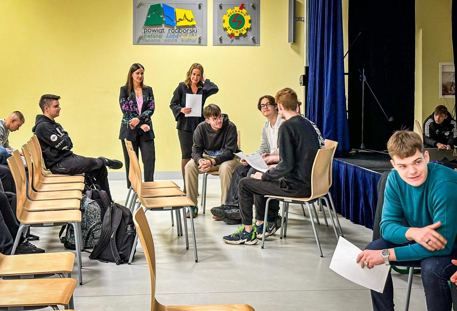 Zdjęcie w galerii na portalu naszraciborz.pl: Zajęcia o mediacji dla uczniów Mechanika – nauka rozwiązywania konfliktów bez sądu wiadomości z regionu