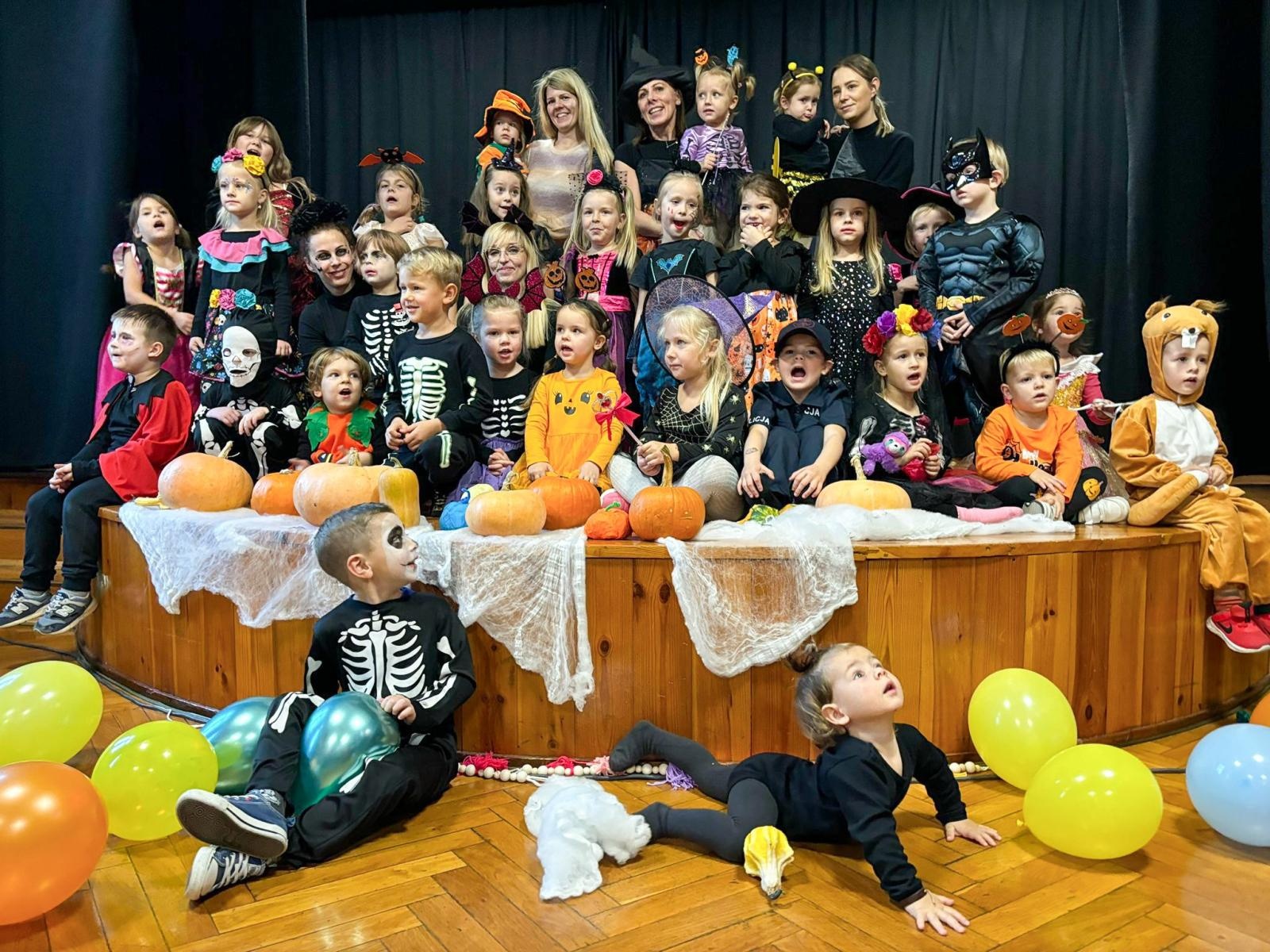 Zdjęcie w galerii na portalu naszraciborz.pl: Jesienno-halloweenowy bal Małych Odkrywców wiadomości z regionu