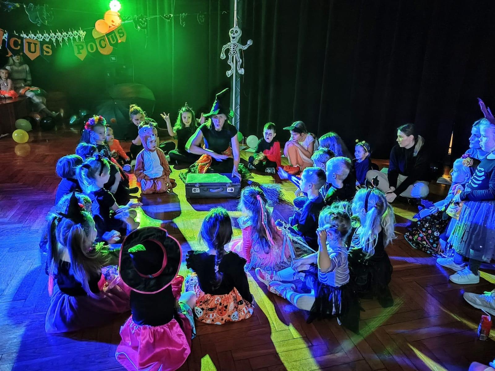 Zdjęcie w galerii na portalu naszraciborz.pl: Jesienno-halloweenowy bal Małych Odkrywców wiadomości z regionu