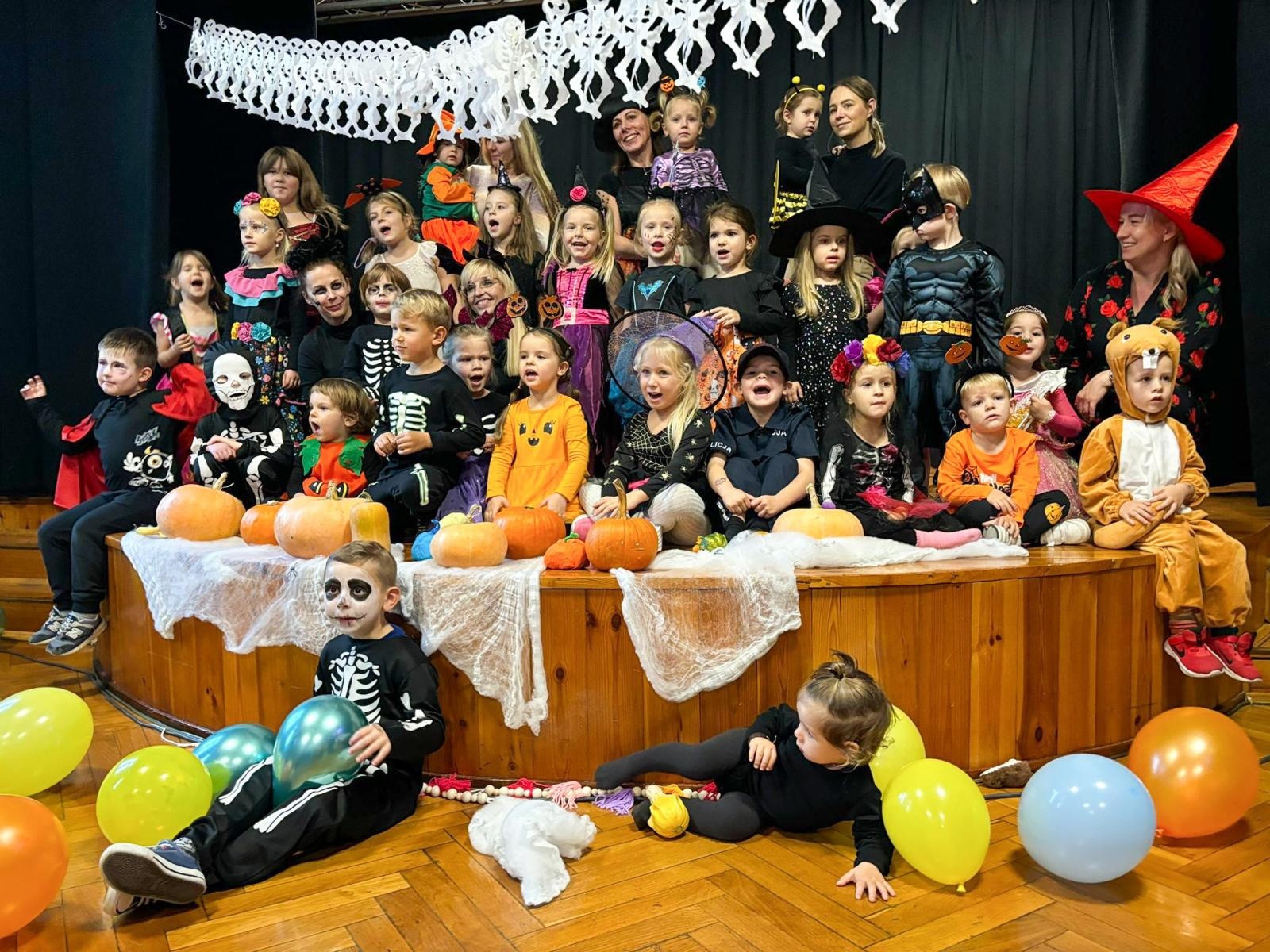 Zdjęcie w galerii na portalu naszraciborz.pl: Jesienno-halloweenowy bal Małych Odkrywców wiadomości z regionu