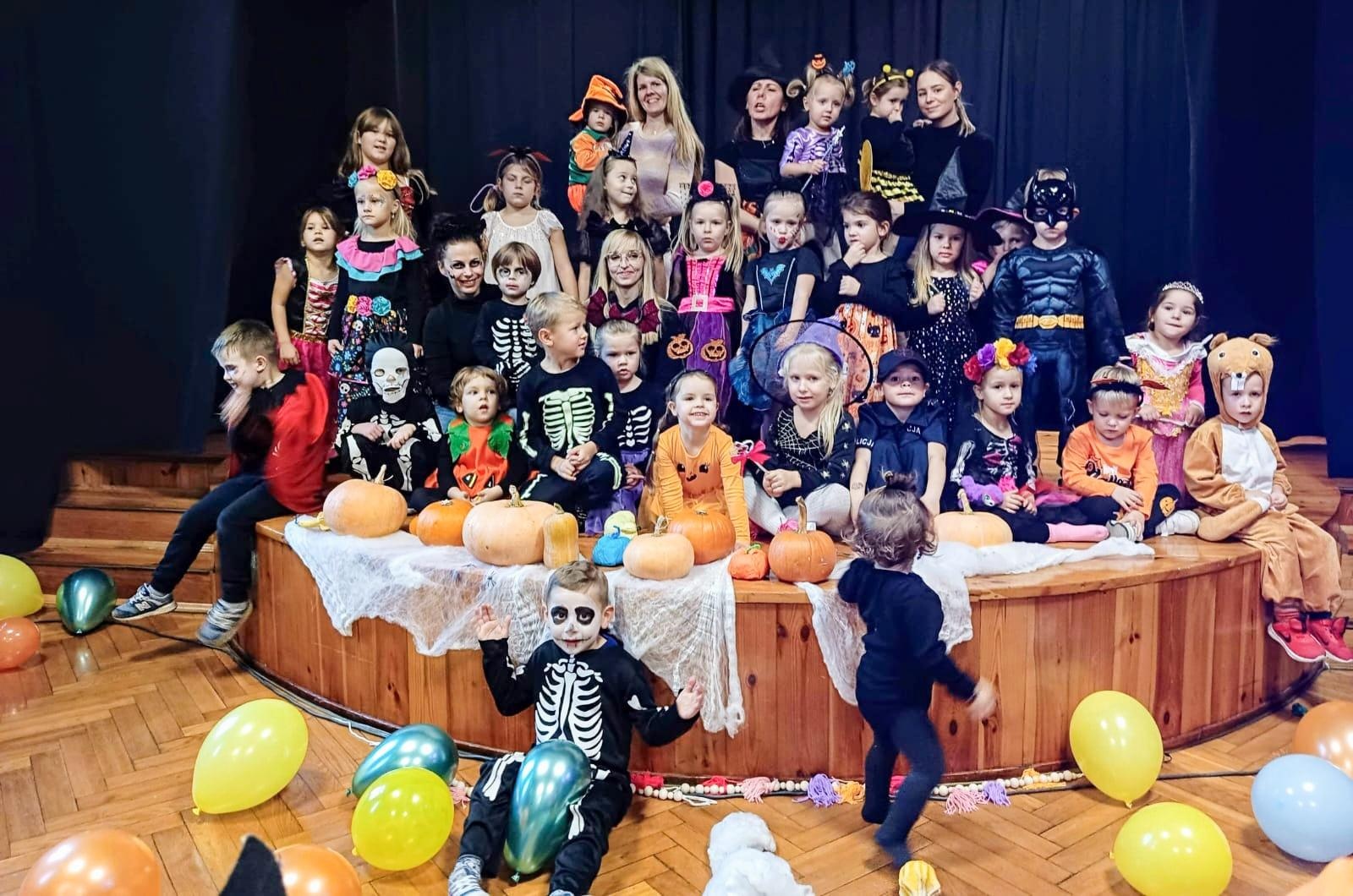 Zdjęcie w galerii na portalu naszraciborz.pl: Jesienno-halloweenowy bal Małych Odkrywców wiadomości z regionu