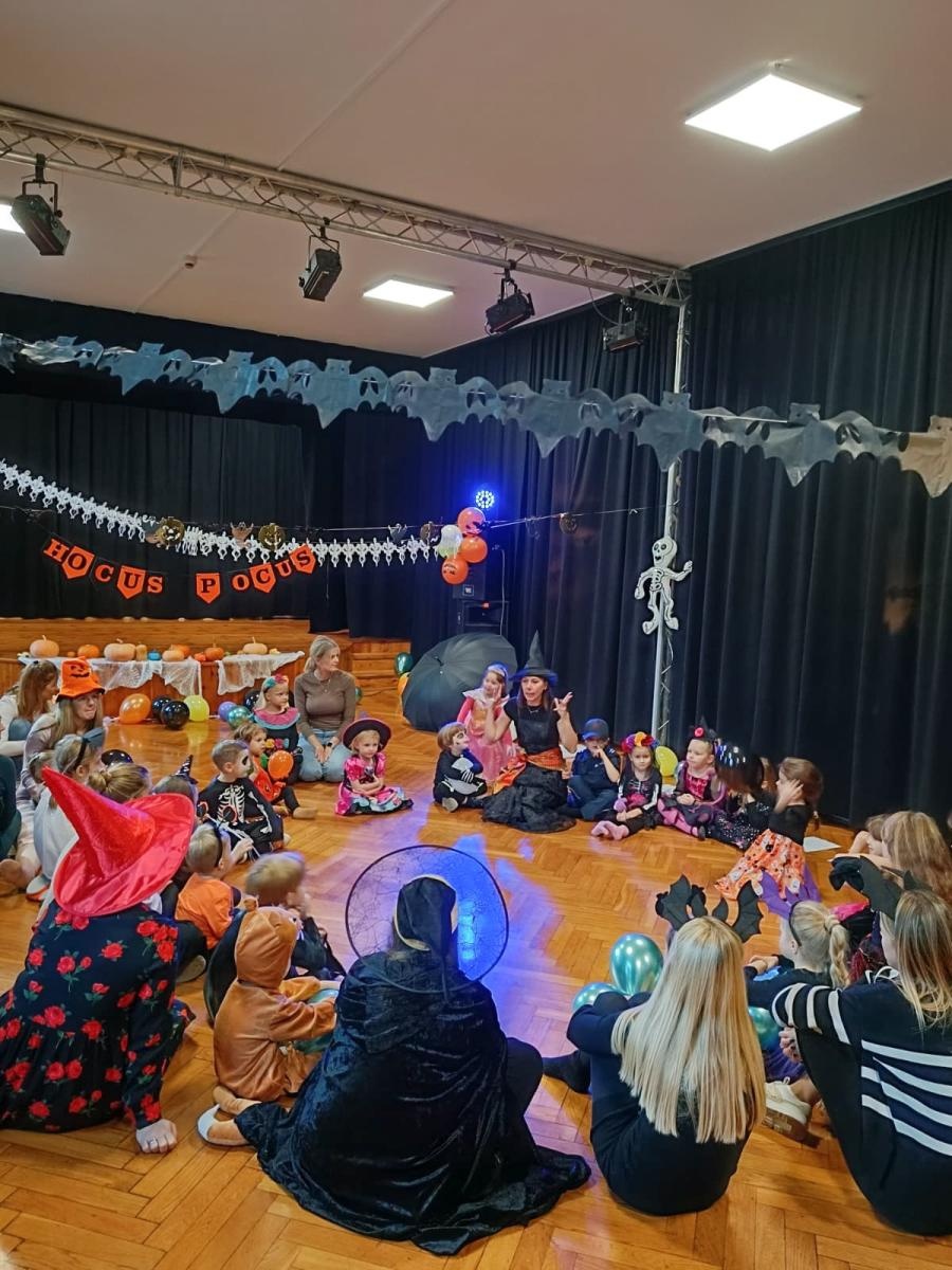 Zdjęcie w galerii na portalu naszraciborz.pl: Jesienno-halloweenowy bal Małych Odkrywców wiadomości z regionu
