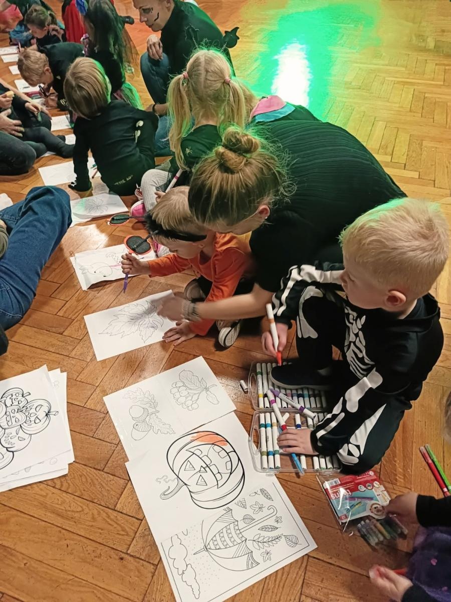 Zdjęcie w galerii na portalu naszraciborz.pl: Jesienno-halloweenowy bal Małych Odkrywców wiadomości z regionu