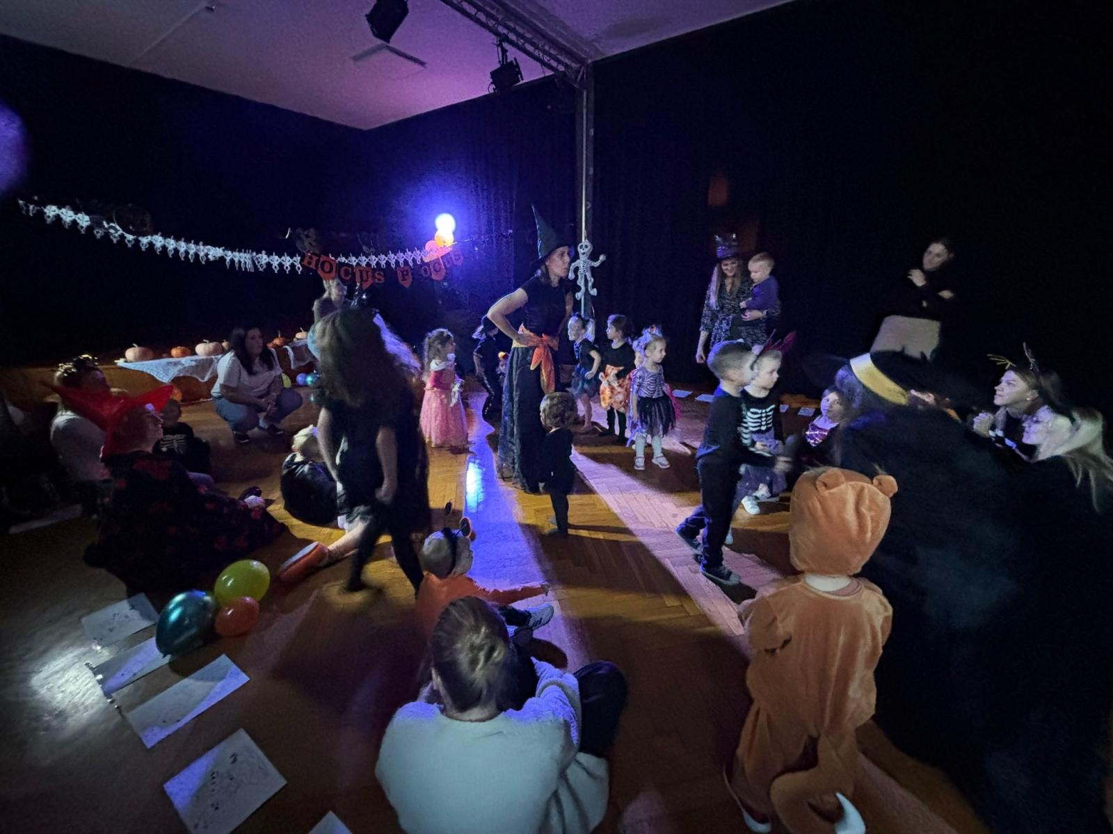 Zdjęcie w galerii na portalu naszraciborz.pl: Jesienno-halloweenowy bal Małych Odkrywców wiadomości z regionu