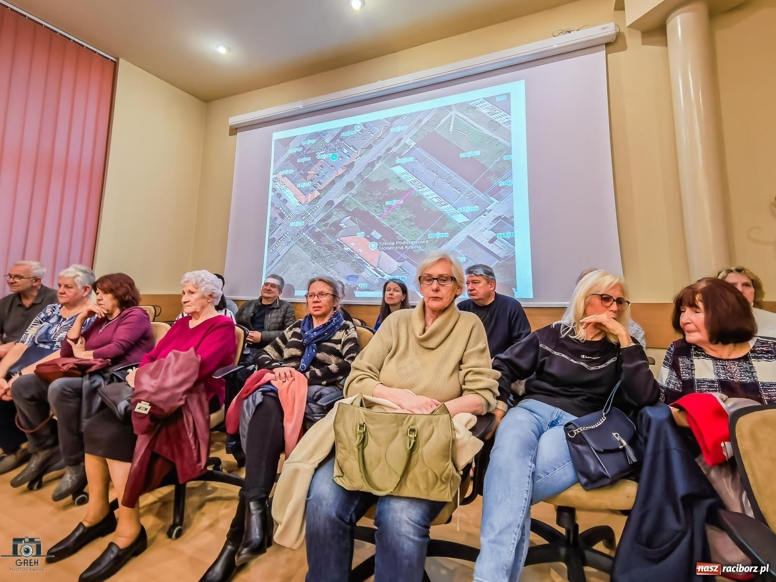 Zdjęcie w galerii na portalu naszraciborz.pl: Patodeweloperka w Raciborzu? Mieszkańcy ulicy Wileńskiej przeciwko zabudowie ich okolicy wiadomości z regionu