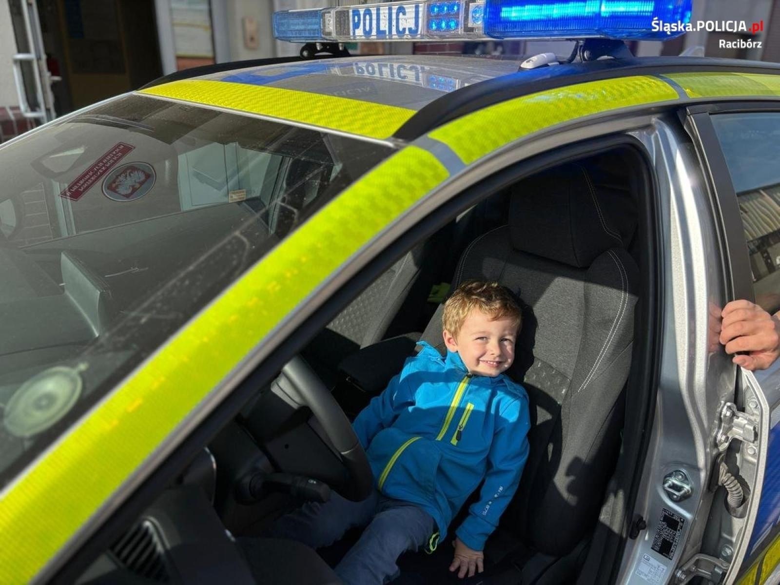 Zdjęcie w galerii na portalu naszraciborz.pl: Przedszkolaki odwiedziły policjantów w Pietrowicach Wielkich wiadomości z regionu