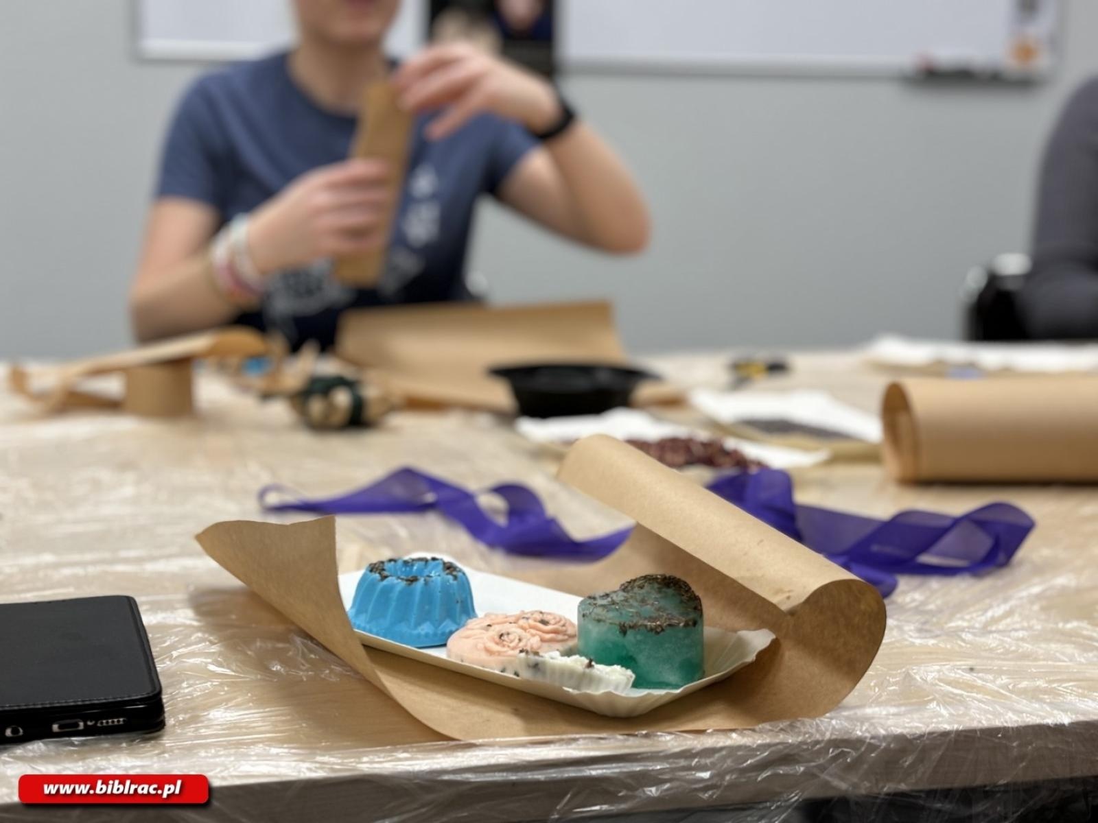 Zdjęcie w galerii na portalu naszraciborz.pl: Jesienne aromaty w Bibliotece wiadomości z regionu