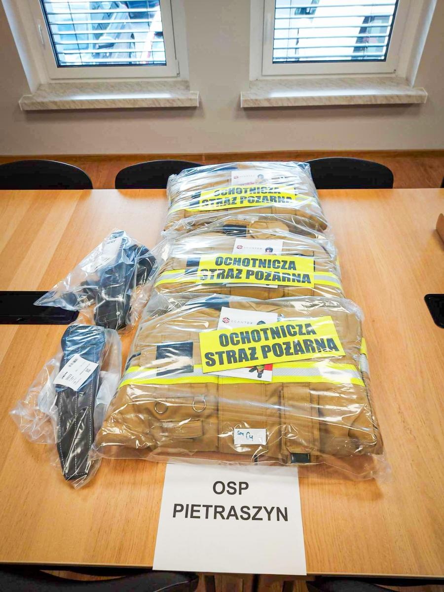Zdjęcie w galerii na portalu naszraciborz.pl: Nowe wyposażenie dla jednostek OSP w Krzanowicach wiadomości z regionu