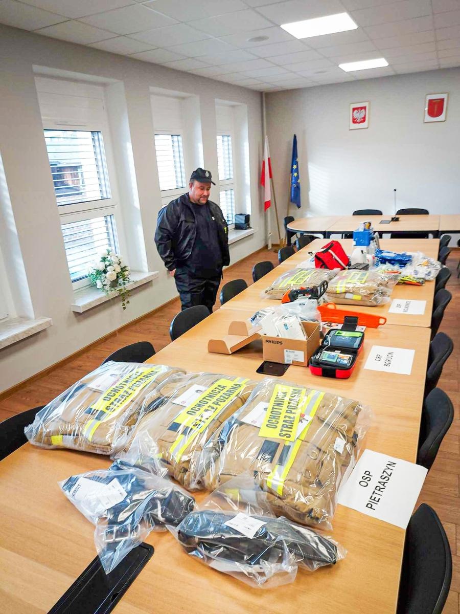 Zdjęcie w galerii na portalu naszraciborz.pl: Nowe wyposażenie dla jednostek OSP w Krzanowicach wiadomości z regionu
