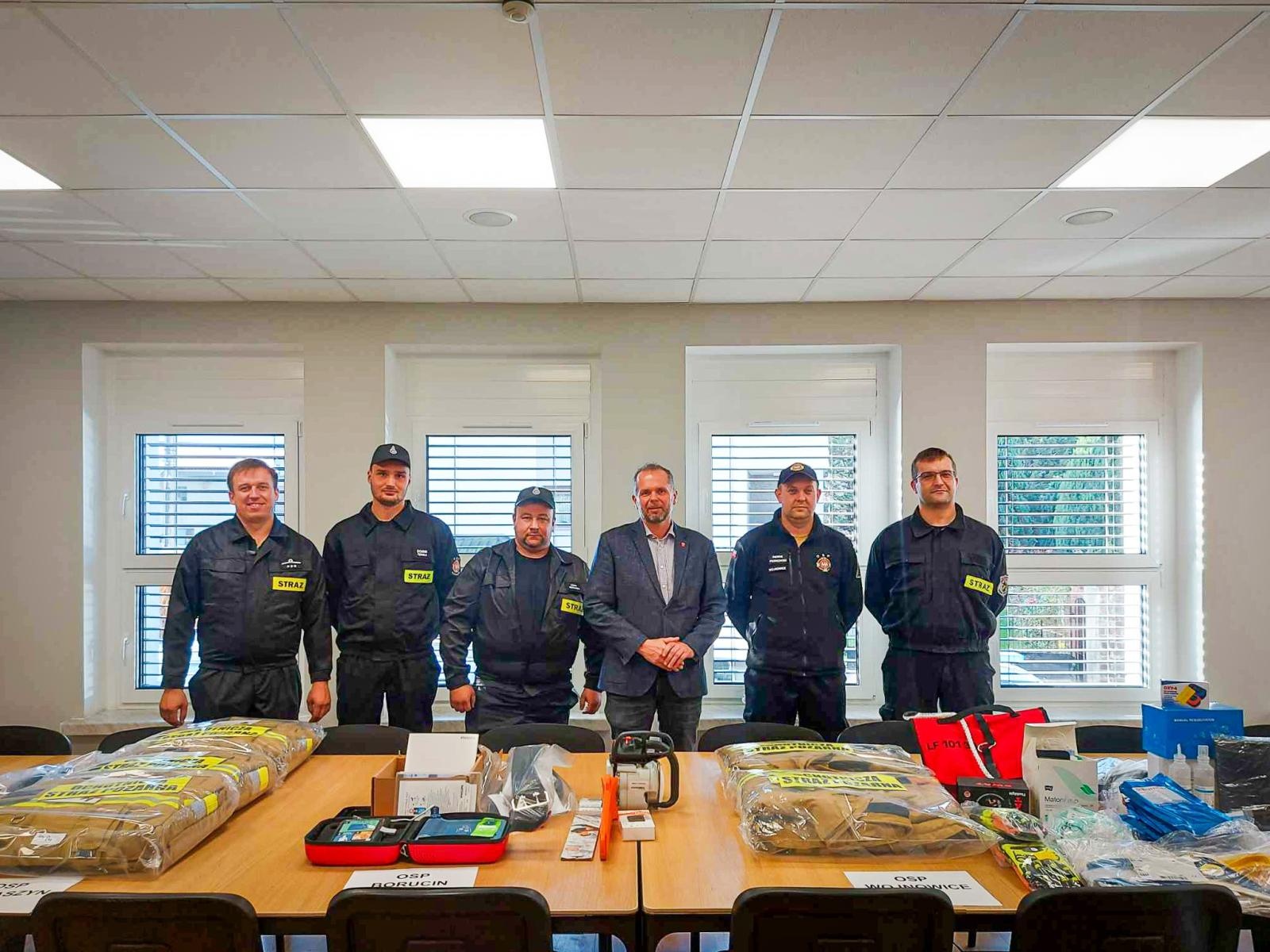 Zdjęcie w galerii na portalu naszraciborz.pl: Nowe wyposażenie dla jednostek OSP w Krzanowicach wiadomości z regionu