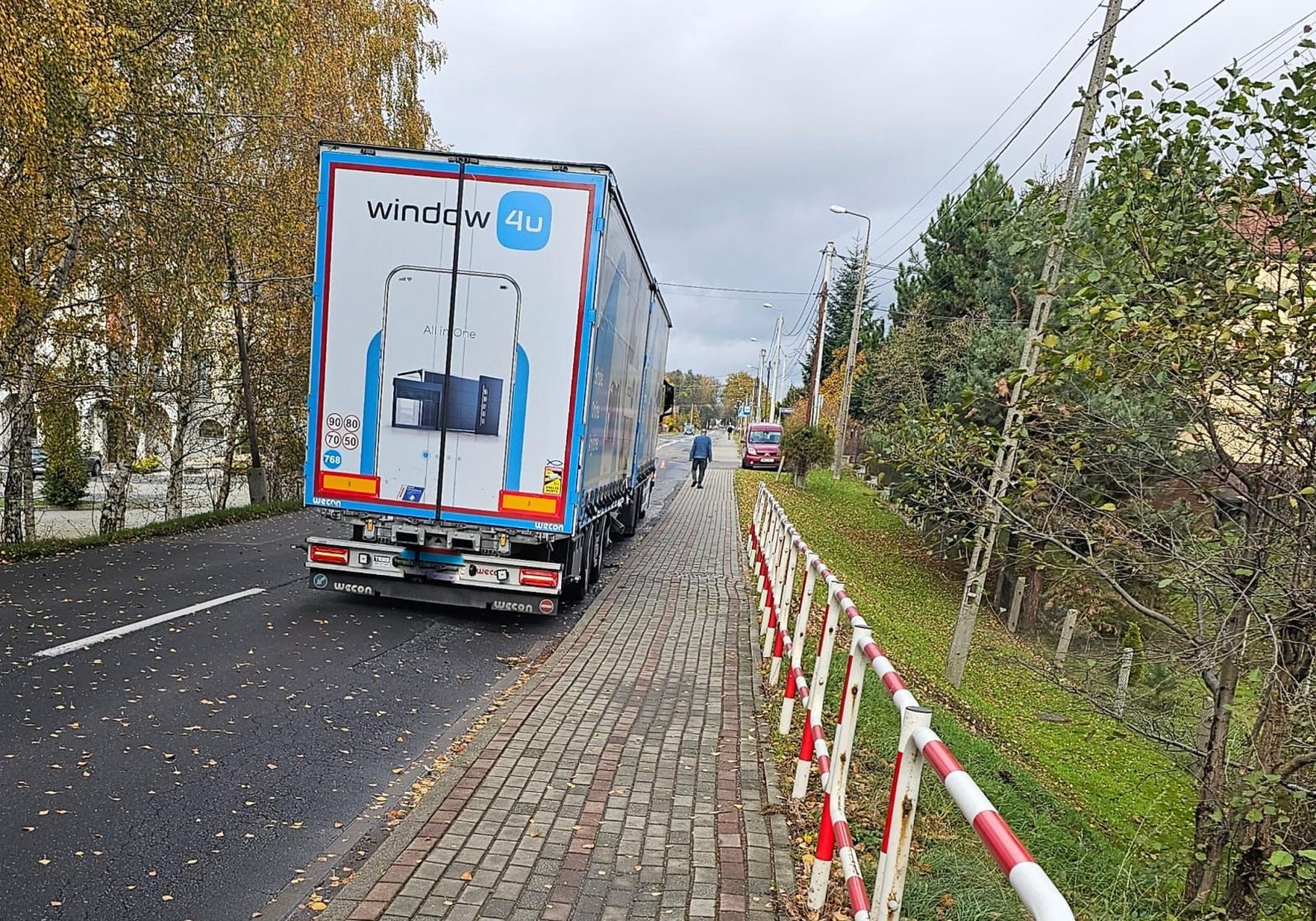 Zdjęcie w galerii na portalu naszraciborz.pl: Groźne zdarzenie drogowe niedaleko Raciborza wiadomości z regionu
