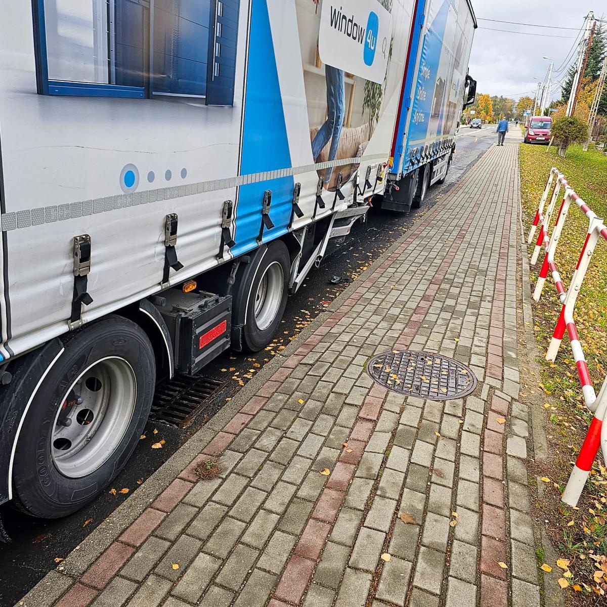 Zdjęcie w galerii na portalu naszraciborz.pl: Groźne zdarzenie drogowe niedaleko Raciborza wiadomości z regionu