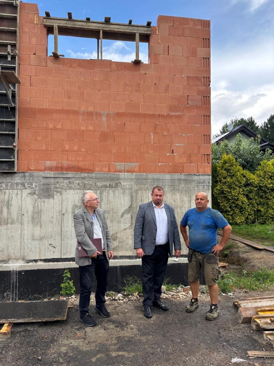 Zdjęcie w galerii na portalu naszraciborz.pl: Podpisano umowę na budowę bazy sportowej dla II LO wiadomości z regionu