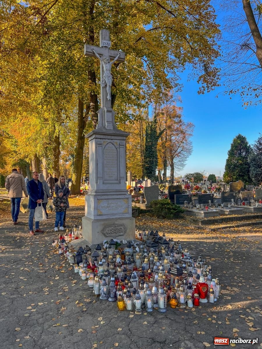 Zdjęcie w galerii na portalu naszraciborz.pl: Na cmentarzu Jeruzalem trwa zbiórka na rzecz renowacji zabytków raciborskiej nekropolii wiadomości z regionu